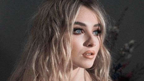 Sabrina carpenter kiss 4k · HQ Wallpapers Images