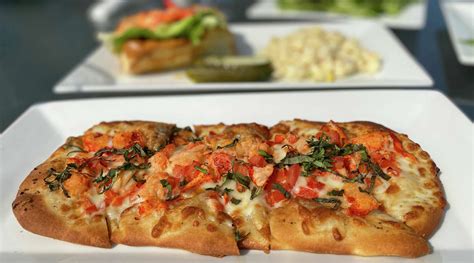 Review: Max410 restaurant steps up with move to Glenville riverfront