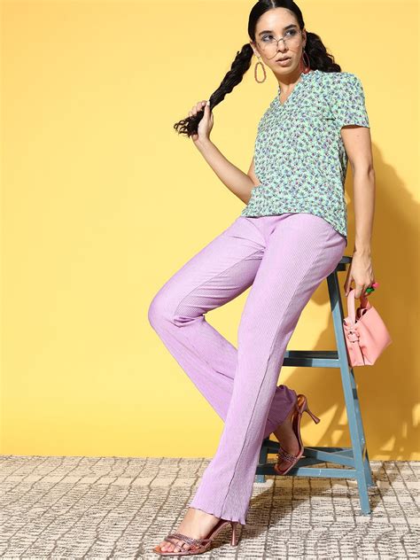 Women Green & Blue Floral Printed V-Neck Puff Sleeve Woven Regular Top ...