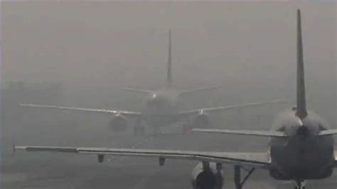 Delhi cold wave: Dense fog delays several flights at IGI airport ...