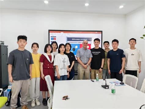 英语学院外教为浙江警察学院访学生举办跨文化交际讲座