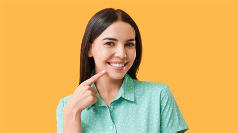 5 things one must avoid doing to have shiny, white teeth