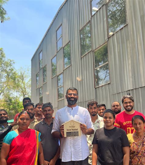 MHP bee hotel – Moonshine Honey Project