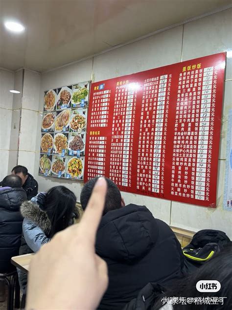 哈尔滨逛吃之旅开始了感受一下东北菜的物价和师大夜市的烟火气 - YouTube