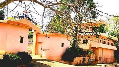 Guru Purnima Today: The Ashrams Where Lakhs Gather To Pay Obeisance To ...