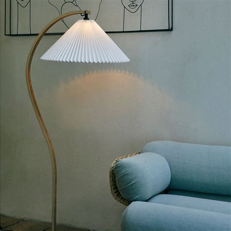 Timberline Floor Lamp - M2L Furniture