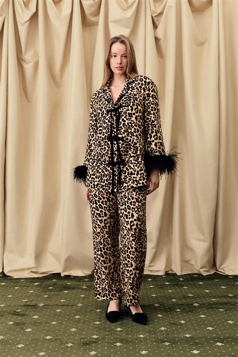 The Bow Pajama Set with Detachable Feathers in Leopard – Sleeper