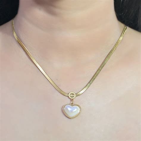 Heart-shaped Pendant with Golden Chain – Anisa