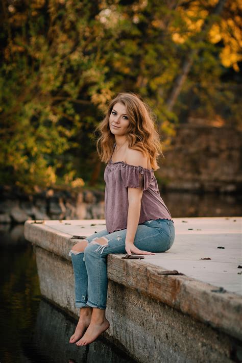Senior Portrait Posing Ideas at James Velarde blog