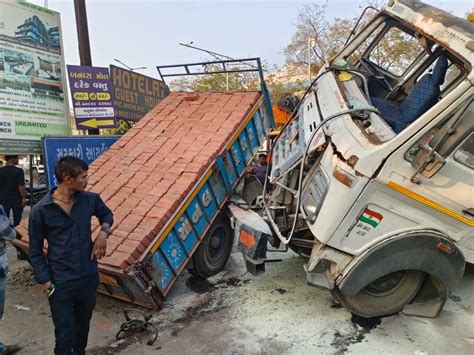 Collision between a tractor loaded with bricks and a trailer loaded ...