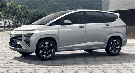 Hyundai’s Futuristic Stargazer Three-Row Minivan Breaks Cover In ...