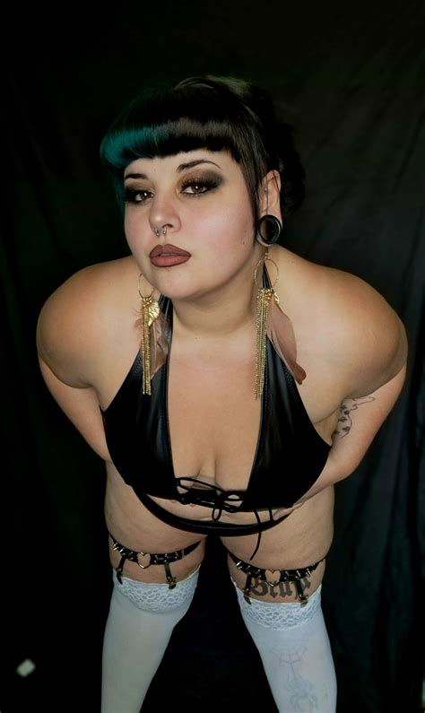 Bbw goth : r/chubby