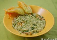 risotto con zucchine e fiori di zucca risotto alle zucchine e fiori di zucca la ricetta di risotto con zucchine e fiori di zucca risotto alle zucchine e fiori di zucca la ricetta di