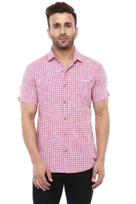 7 Best Pink Shirts For Men Who Love The Colour