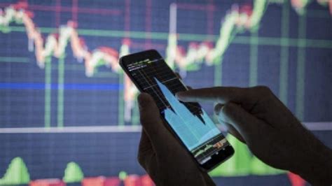 India's Smartphone Market Declines 2% YoY in 2020 - EE Times India