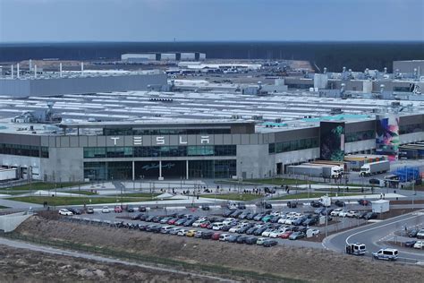 Video of Tesla Semi mega-factory construction sparks buzz online: 'The speed that this is being ...