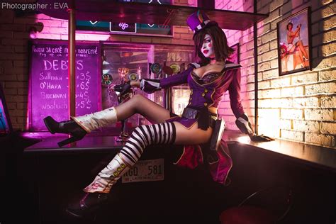 Mad Moxxi Cosplay From Borderlands 2 - Media Chomp