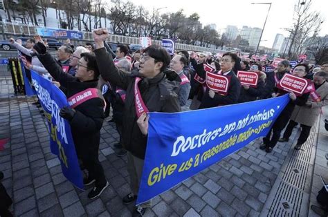 韩国医生大罢工，最惨的还是普通人