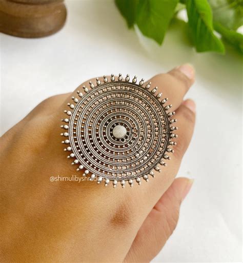 ATHARVI OVERSIZED ADJUSTABLE RINGS – SHIMULI