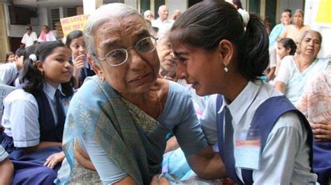 Full story behind the viral grandmother-granddaughter photo - India Today