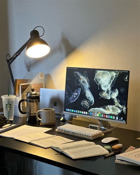 Computer Study Table Setup 的图像结果