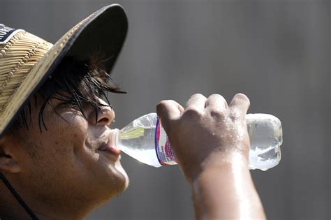 Can you drink too much water? Here’s what experts say - WTOP News