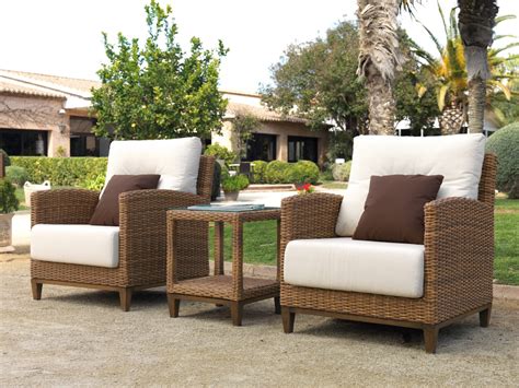 Sillones de jardín y mesita auxiliar elegantes y gran calidad.