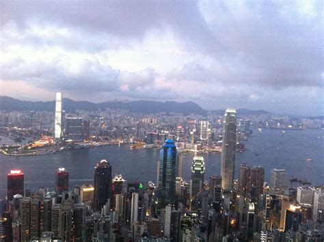 【携程攻略】香港太平山顶景点,去香港玩真的很推荐要去太平山顶，只有上到了山顶，才能看到整个香港…