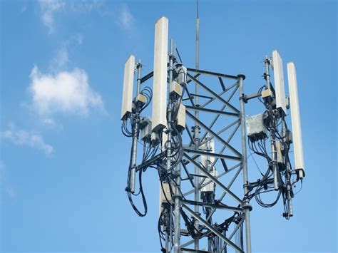 LTE, GSM, 2G, 3G, 4G, 5G Turm der zellularen Kommunikation ...