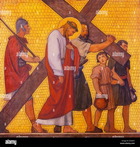 Jesus Carrying The Cross Art