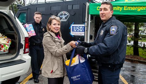 'Fill the Cruiser' event held in Pepper Pike for American troops ...
