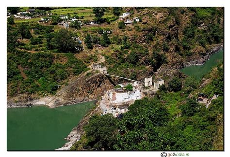 go2india.in : Alaknanda river by the side of the road