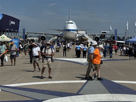 Oshkosh 2025 breaks attendance records : : FLYER