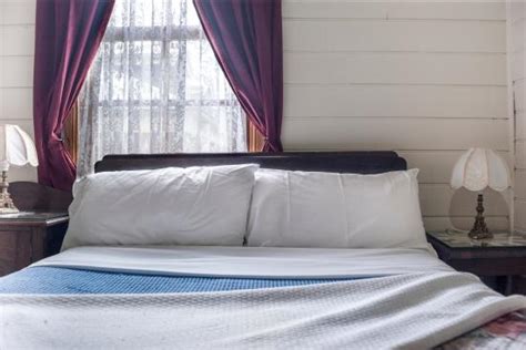 JAMBEROO PUB & THE SALEYARD MOTEL - Hotel Reviews, Photos, Rate ...