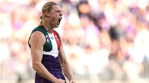 AFL: Fremantle Dockers sign Hayden Young until 2033 with massive ...