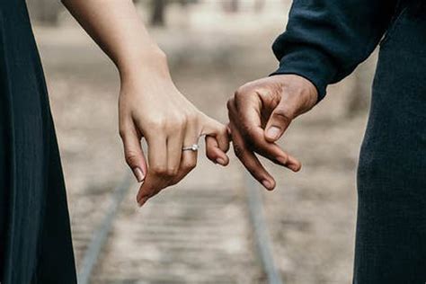 Romantic relationships mitigate effects of trauma on alcohol use among ...