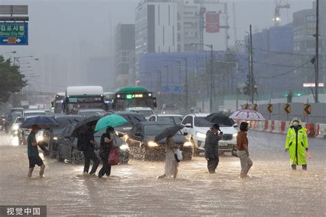 韩国首尔暴雨灾情-死亡人数升至11人
