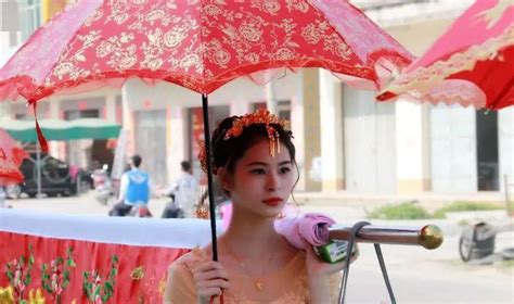 广东潮汕民俗活动女孩个个比网红漂亮，中国传统文化原来没有消失