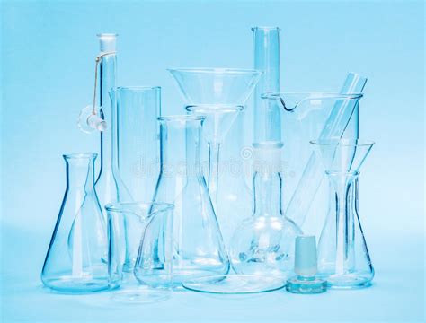 多种实验室玻璃器皿 库存图片. 图片 包括有 医疗, 玻璃器皿, 容器, 切片检查法, 科学, 手表, 额嘴 - 50889975