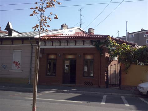 Popa Nan e o stradă-nspre Hala Traian...