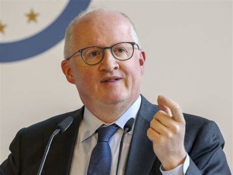 Lane: Biće potrebno povećanje stopa ako problemi banaka ostanu pod ...