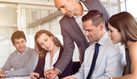 7 Tips to deal with a difficult boss - lifeberrys.com