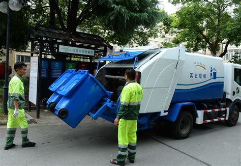 垃圾分类催生网约上门回收员 靠收垃圾月入过万