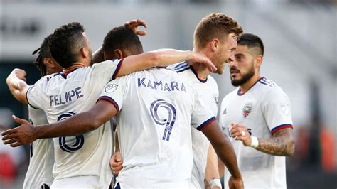Download Ola Kamara DC United VS. Chicago Fire Hug Wallpaper ...