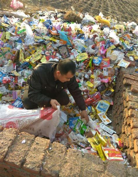 杭州：义工捡垃圾 西湖环保行