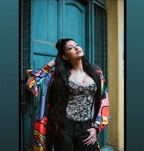 Mirzapur fame Zarina Begum aka Anangsha Biswas crosses all limits in web series bold and hot ...