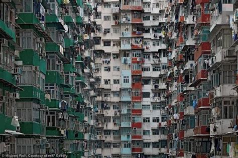 解決香港房屋問題—創新的李家超 VS 英明的習皇帝