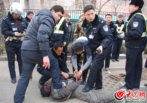 西安反日游行被砸重伤车主撤回警方不作为起诉_新闻_腾讯网