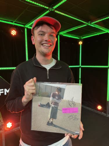Gesigneerde vinyl van de band Royel Otis - 3FM Serious Request