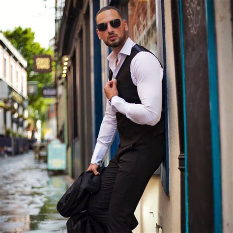 Modern Man Suit 的图像结果